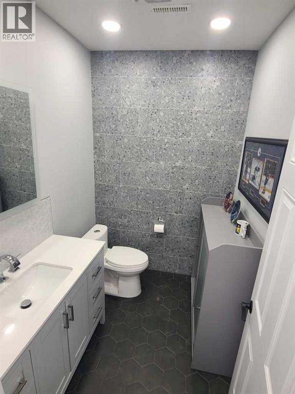 7810 102 Avenue, Peace River, Alberta  T8S 1R2 - Photo 8 - A2202161