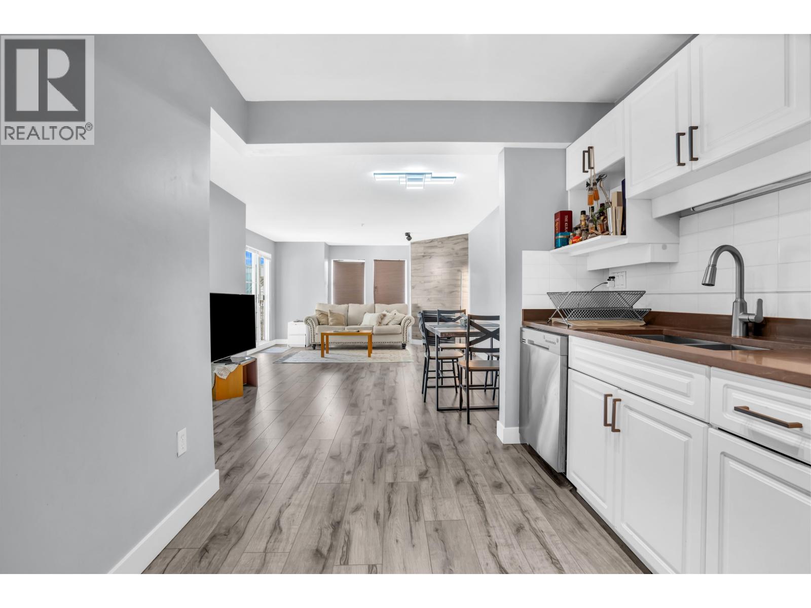 301 1655 Grant Avenue, Port Coquitlam, British Columbia  V3B 7V1 - Photo 3 - R3074266