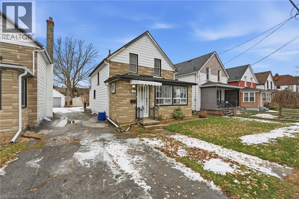 20 York Street, Welland, Ontario  L3B 4A6 - Photo 3 - 40794306