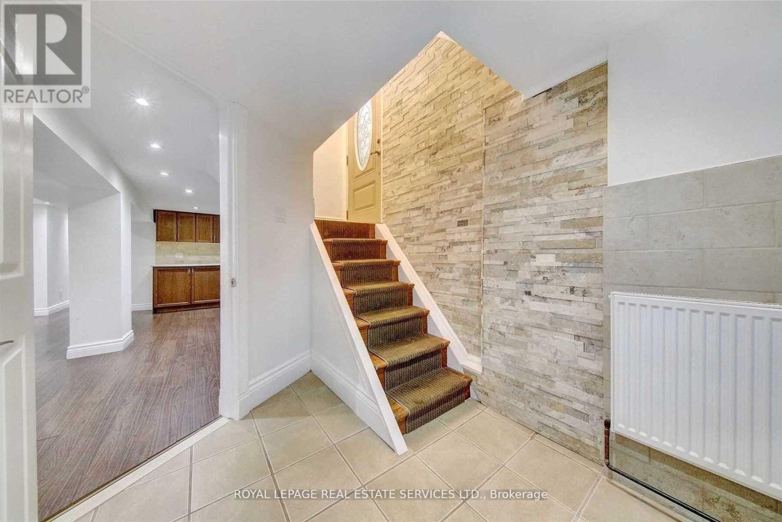 Lower - 87 Dawes Road, Toronto, Ontario  M4C 5B2 - Photo 8 - E12641010