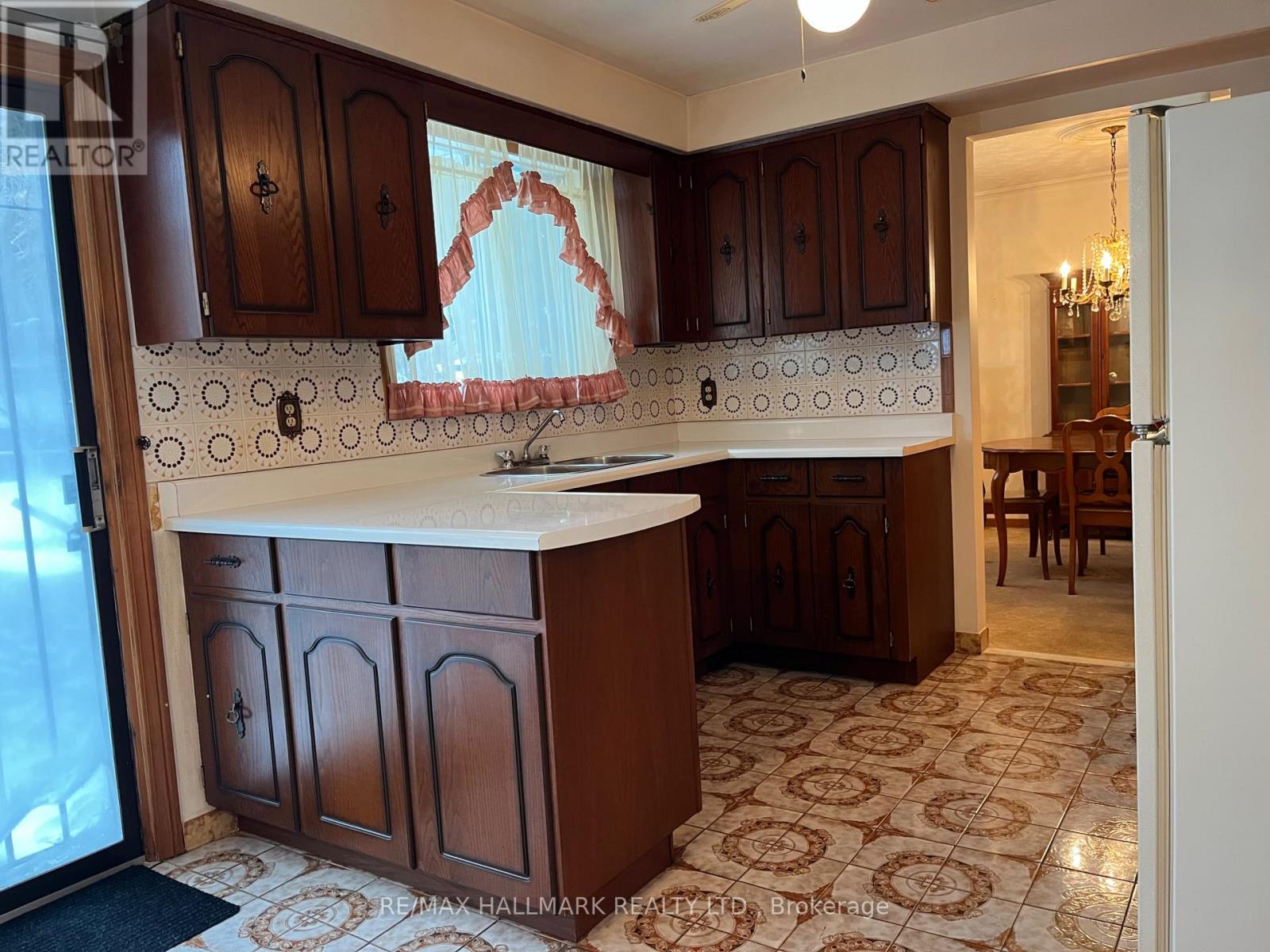 68 Fergalea Avenue, Toronto, Ontario  M1E 3L6 - Photo 4 - E12641012