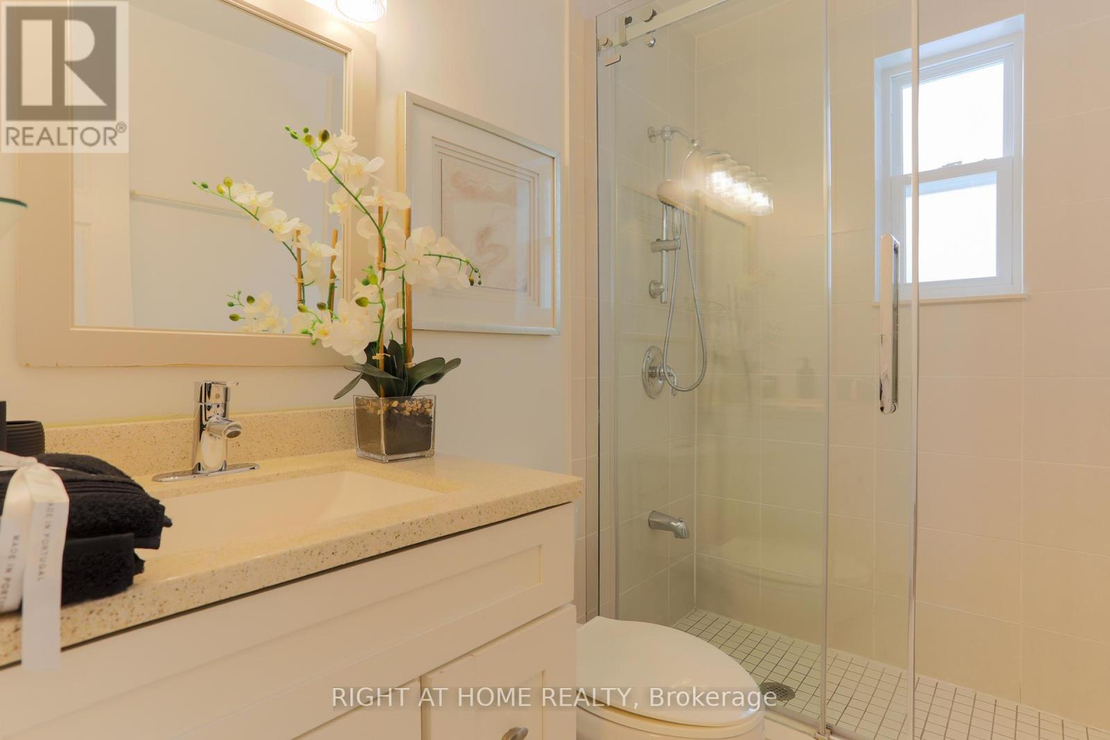 303 Blue Grass Boulevard, Richmond Hill, Ontario  L4C 3H3 - Photo 21 - N12641008