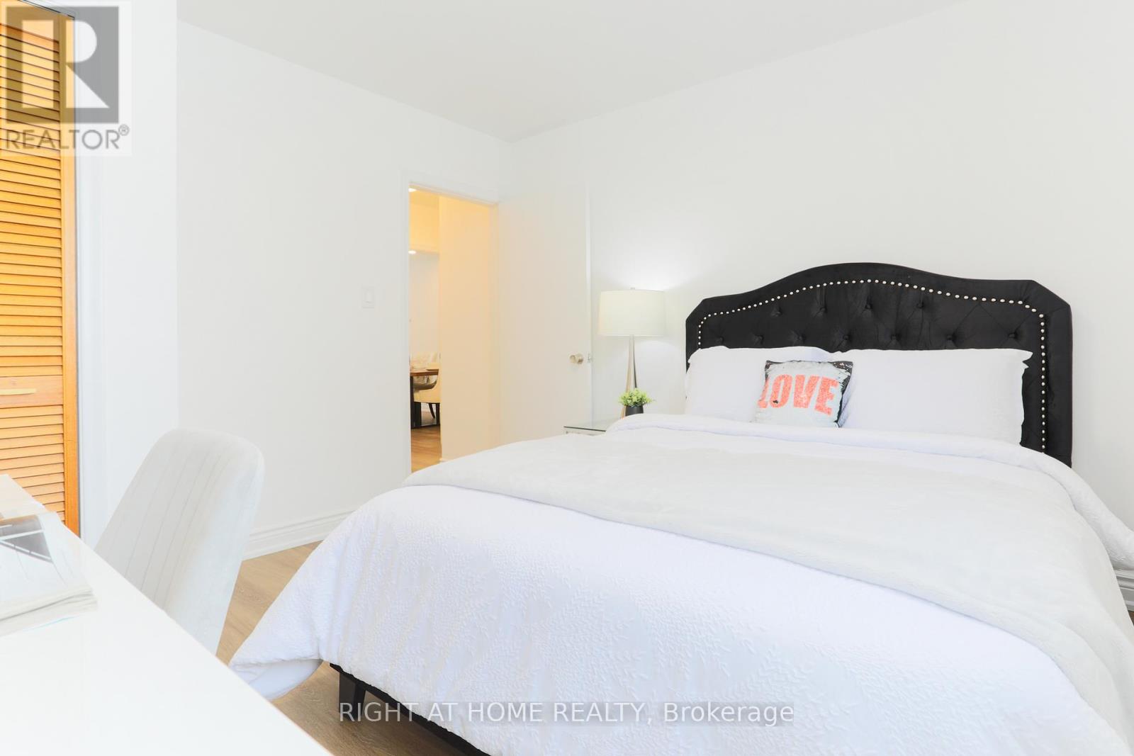 303 Blue Grass Boulevard, Richmond Hill, Ontario  L4C 3H3 - Photo 25 - N12641008