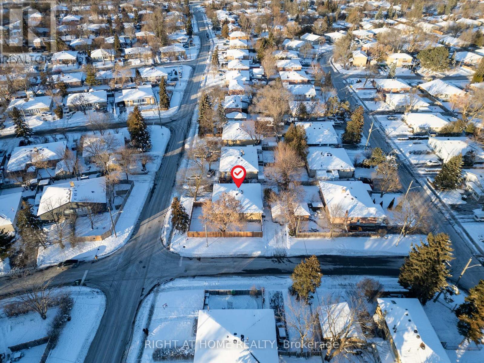 303 Blue Grass Boulevard, Richmond Hill, Ontario  L4C 3H3 - Photo 3 - N12641008