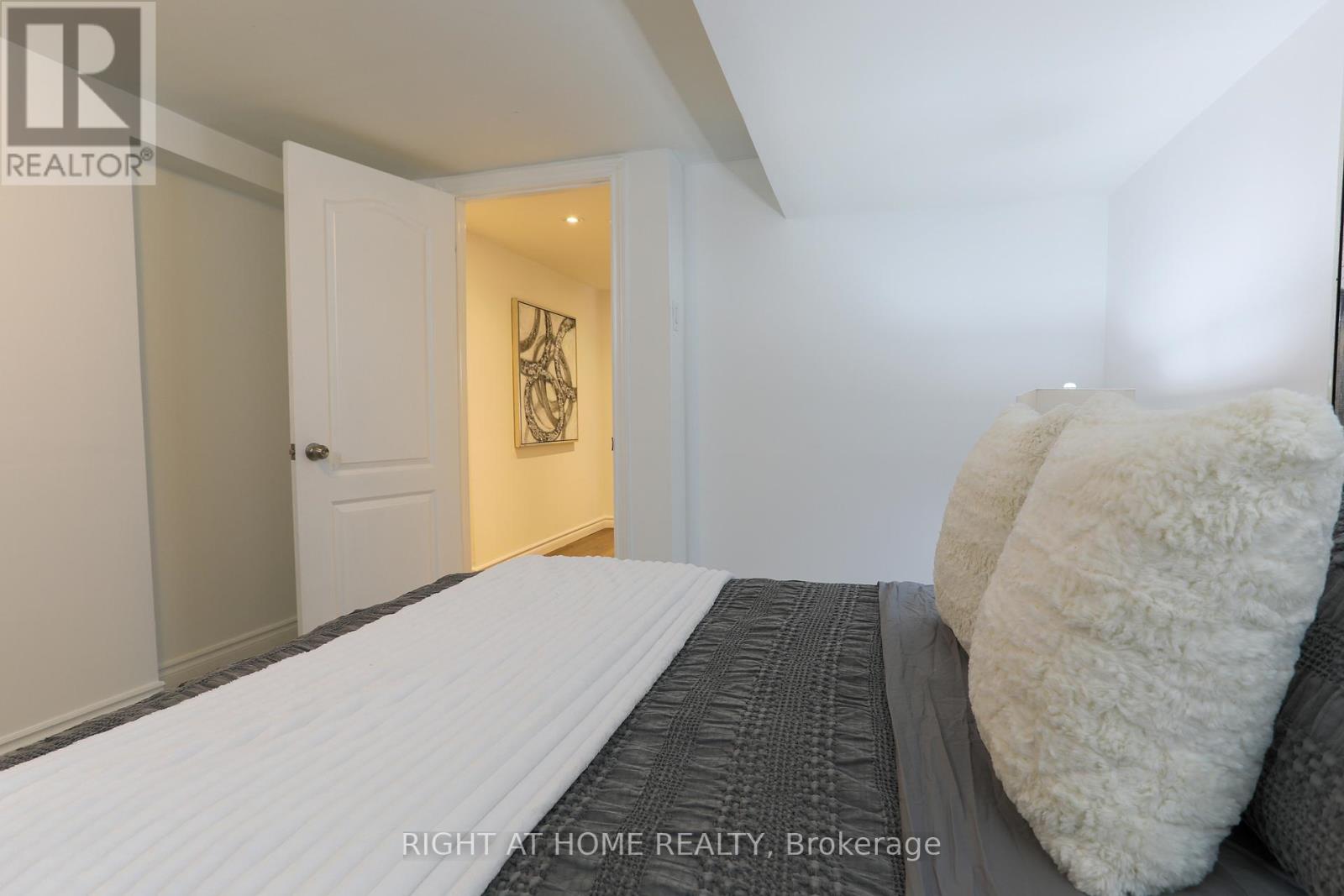 303 Blue Grass Boulevard, Richmond Hill, Ontario  L4C 3H3 - Photo 38 - N12641008