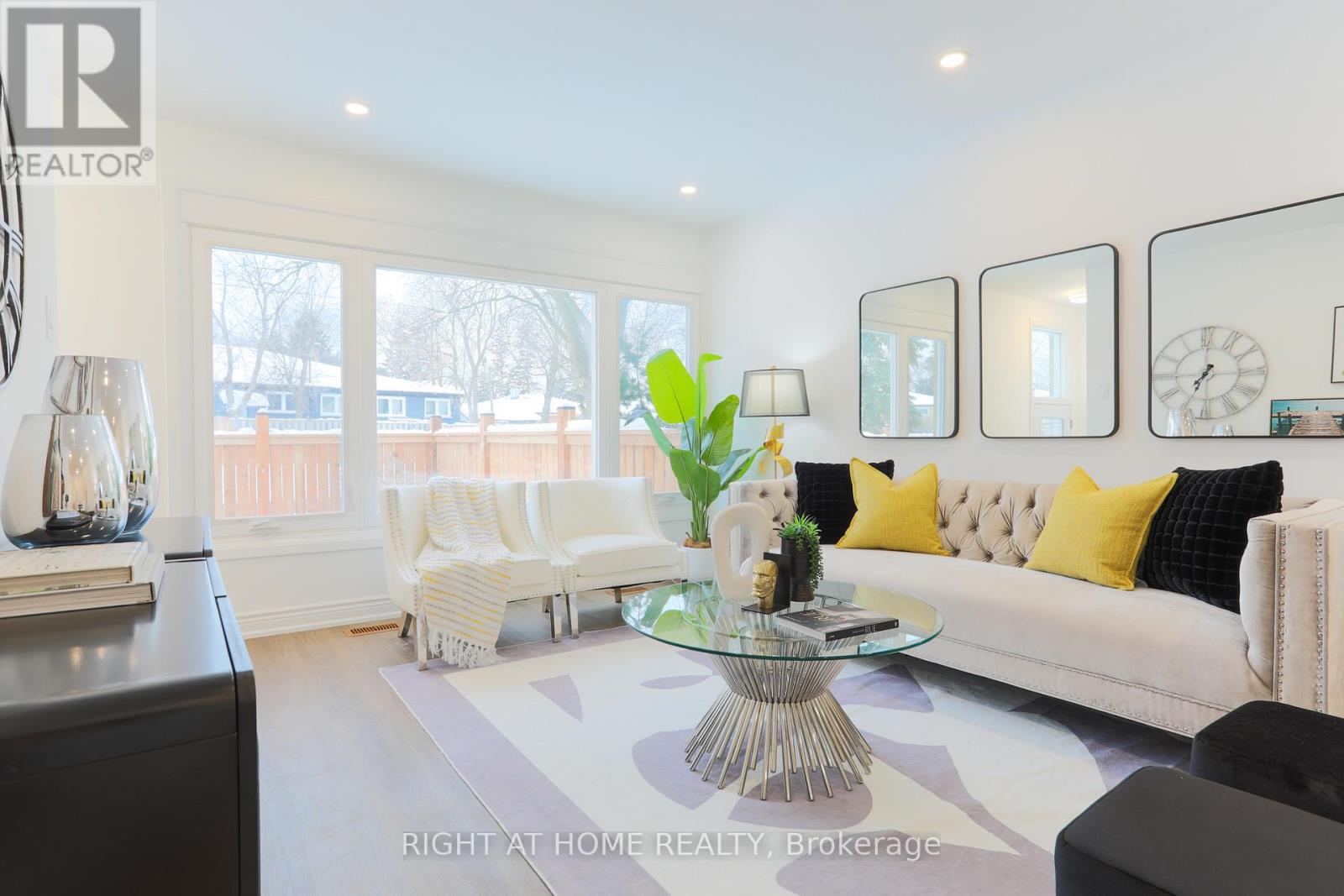 303 Blue Grass Boulevard, Richmond Hill, Ontario  L4C 3H3 - Photo 8 - N12641008