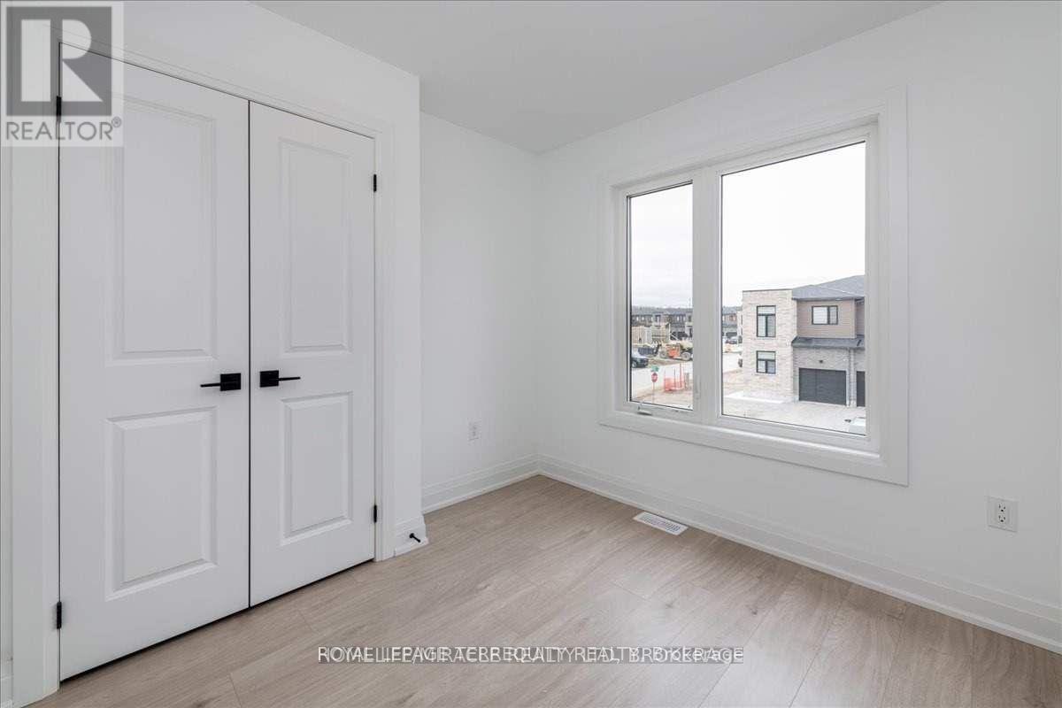 4 Haven Lane, Barrie (Painswick South), Ontario  L9J 0M4 - Photo 9 - S12641056