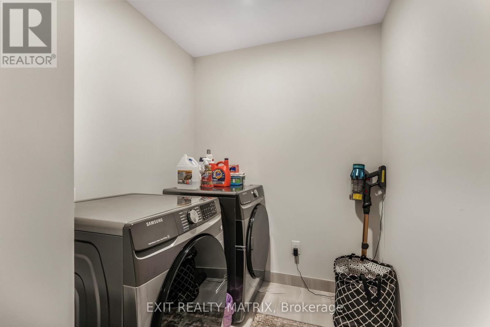 233 Conservancy Drive, Ottawa, Ontario  K2J 7M5 - Photo 30 - X12462761