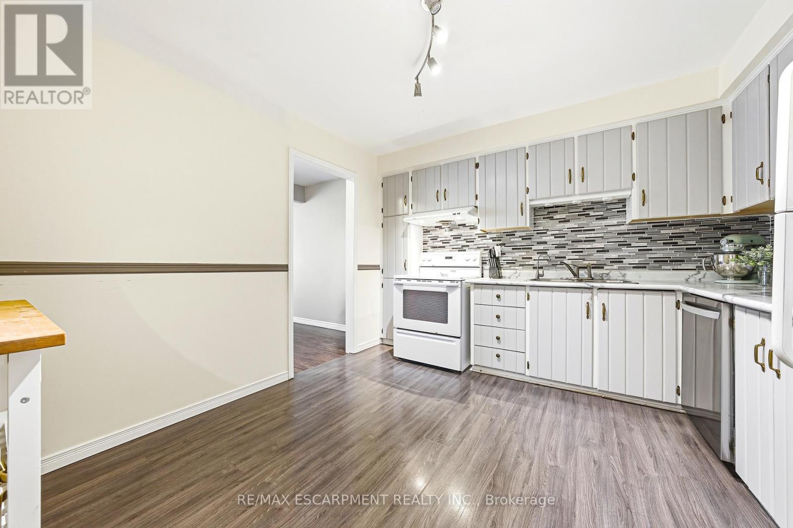 92 - 1584 Newlands Crescent, Burlington, Ontario  L7M 1V6 - Photo 4 - W12641028