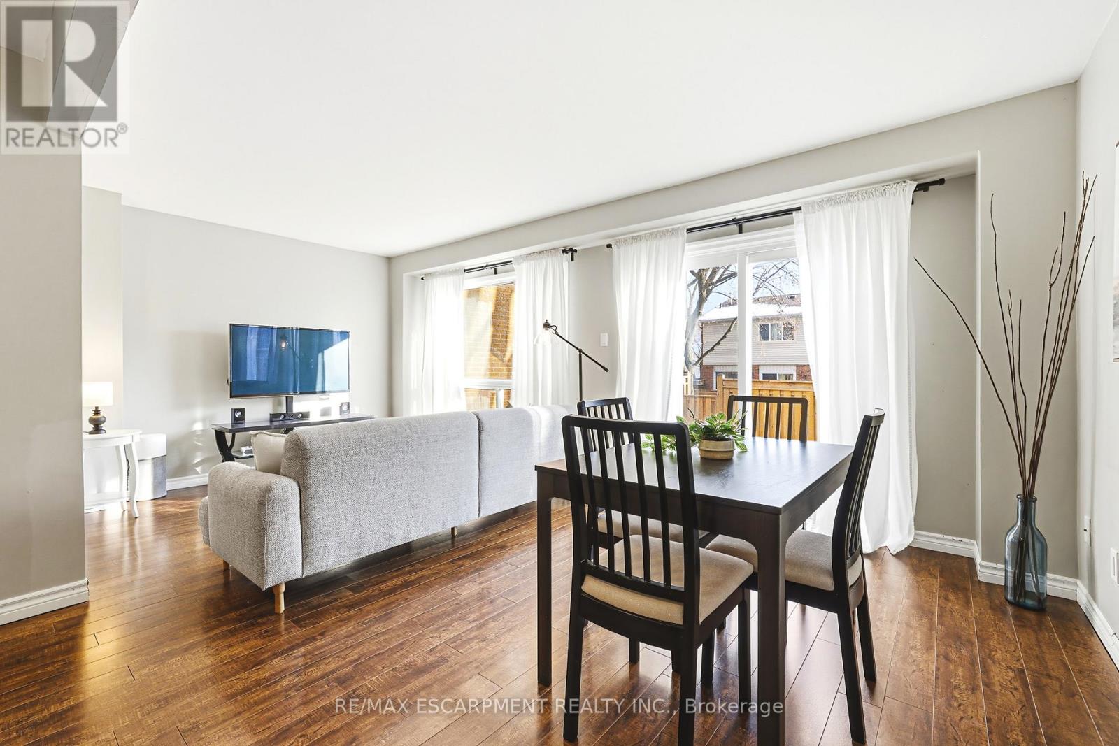 92 - 1584 Newlands Crescent, Burlington, Ontario  L7M 1V6 - Photo 8 - W12641028