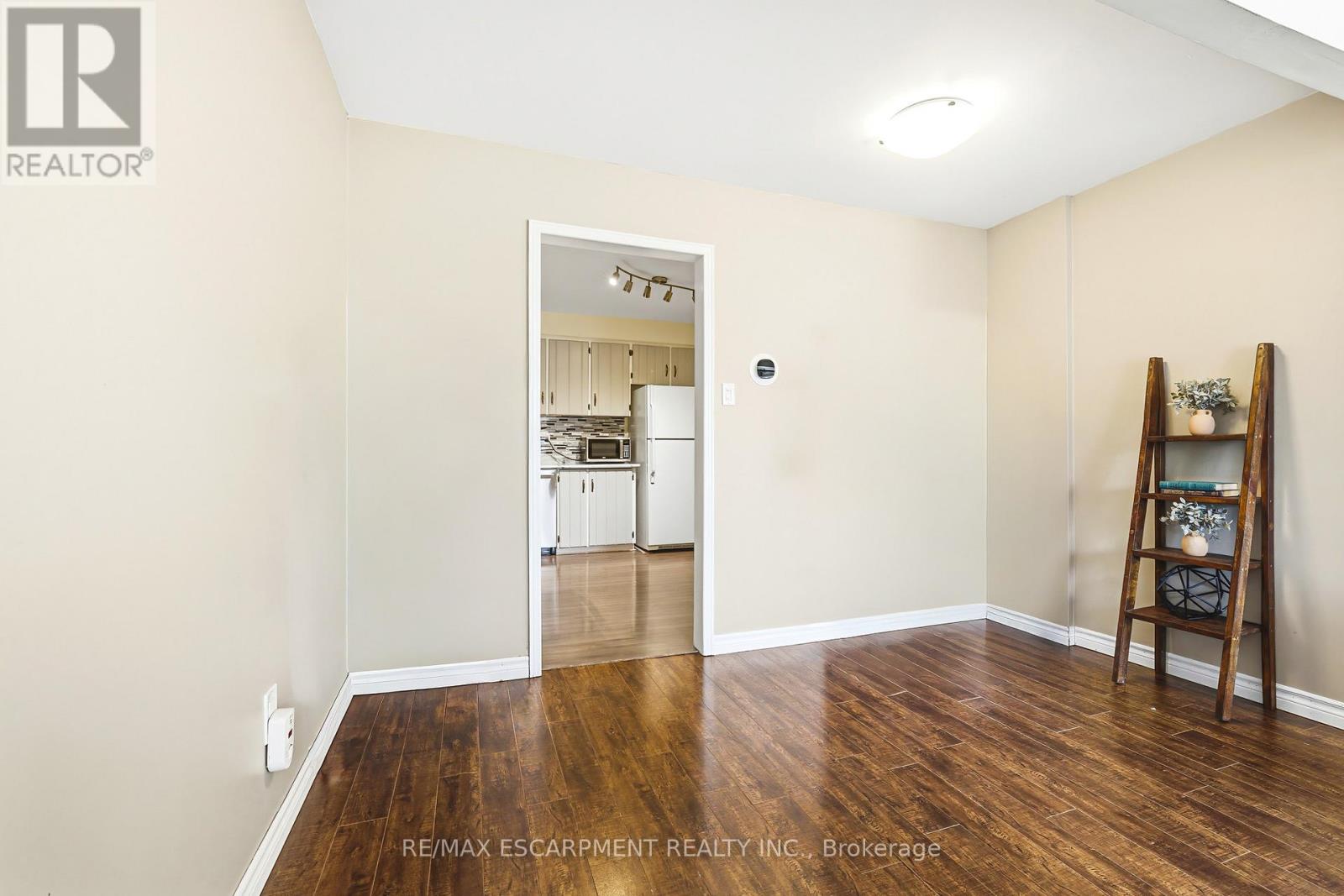 92 - 1584 Newlands Crescent, Burlington, Ontario  L7M 1V6 - Photo 9 - W12641028