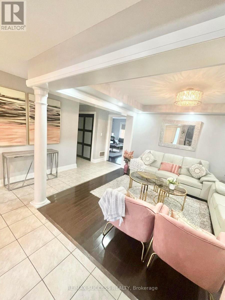 48 Mccandless Court, Milton, Ontario  L9T 1N1 - Photo 2 - W12641034