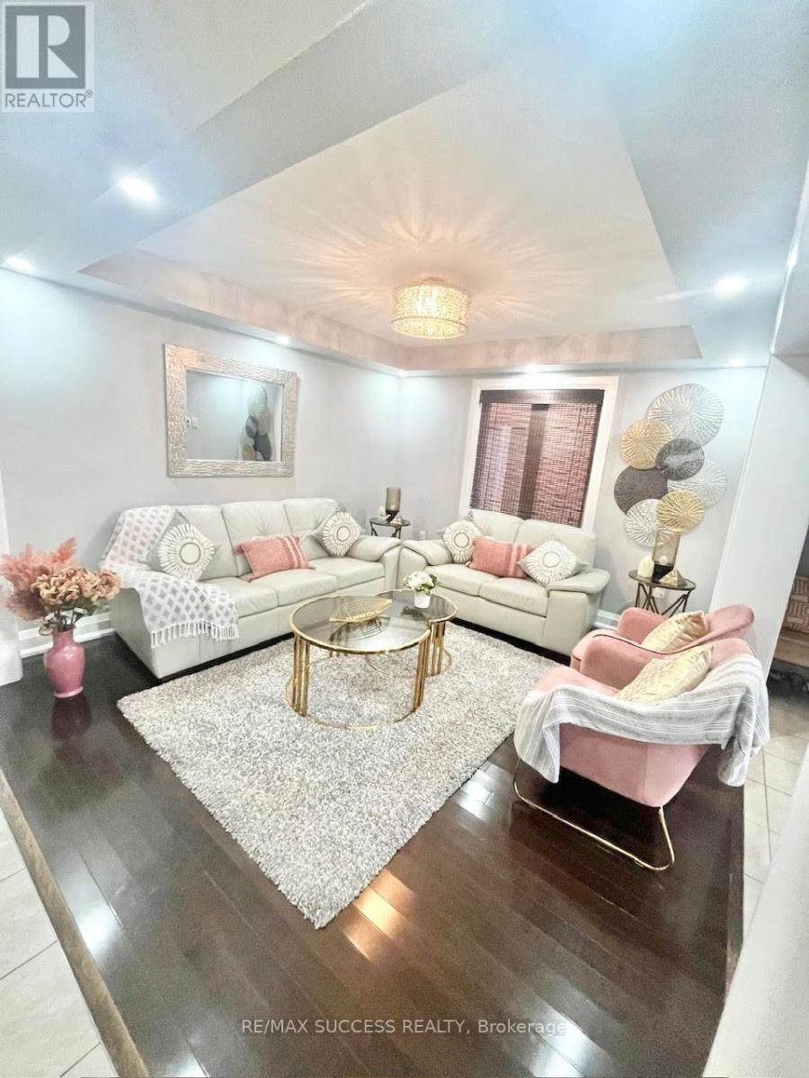 48 Mccandless Court, Milton, Ontario  L9T 1N1 - Photo 3 - W12641034