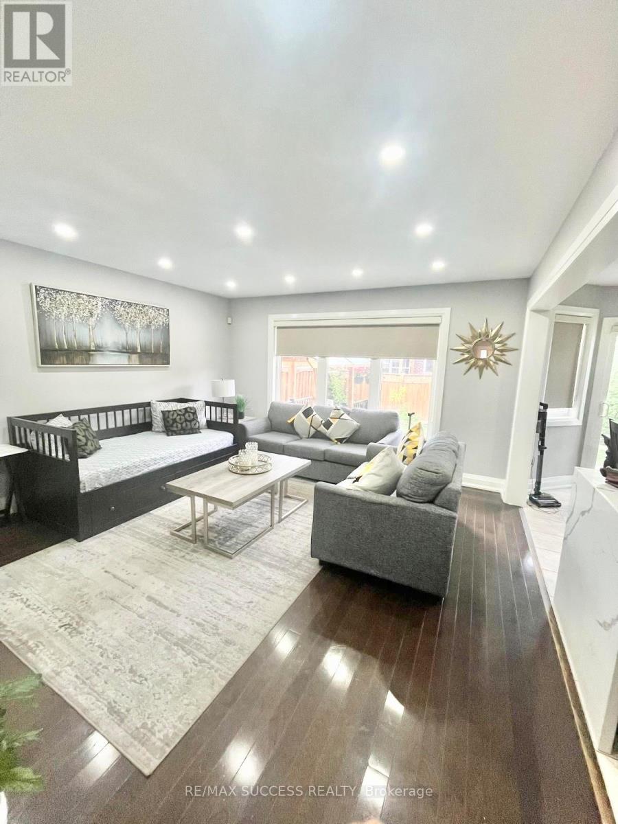 48 Mccandless Court, Milton, Ontario  L9T 1N1 - Photo 5 - W12641034