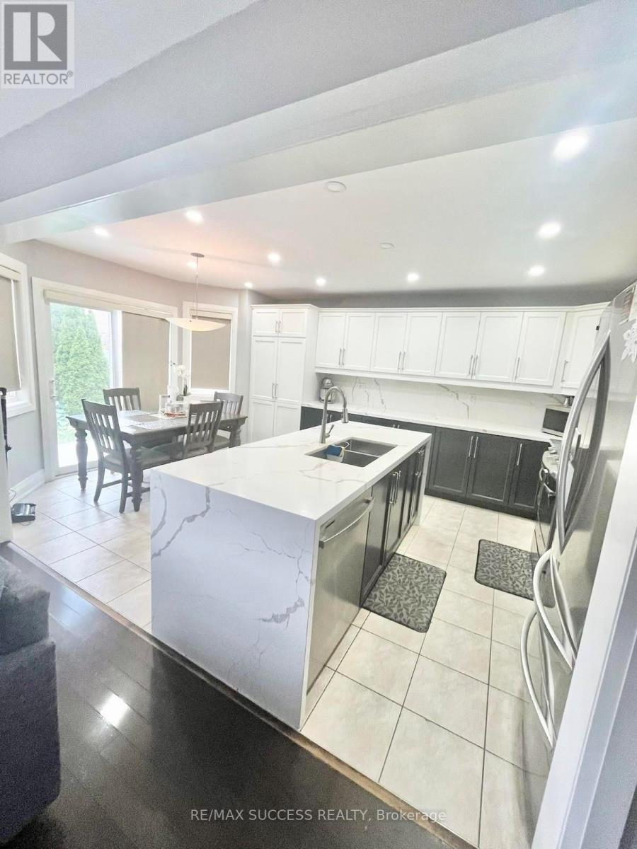 48 Mccandless Court, Milton, Ontario  L9T 1N1 - Photo 6 - W12641034