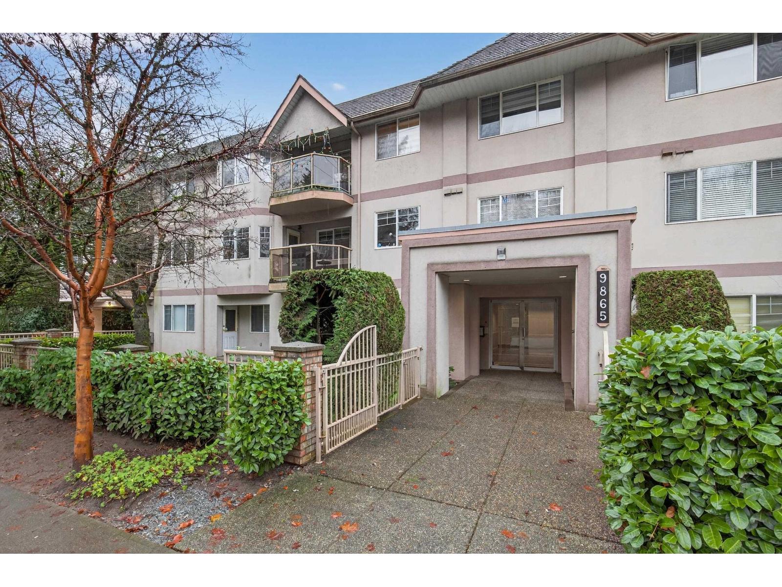 303 9865 140 STREET, Surrey, British Columbia