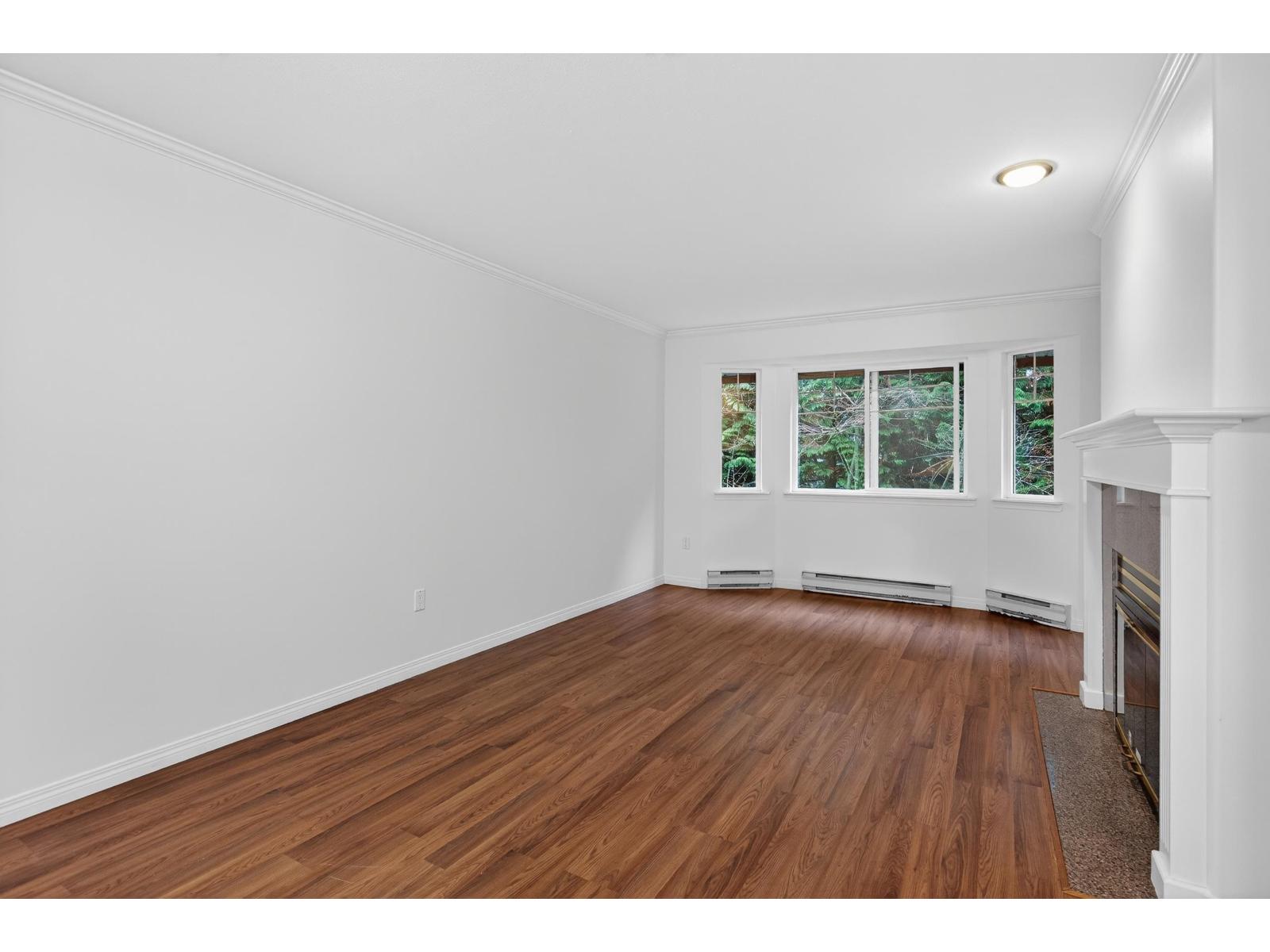 303 9865 140 Street, Surrey, British Columbia  V3T 4M4 - Photo 3 - R3073366