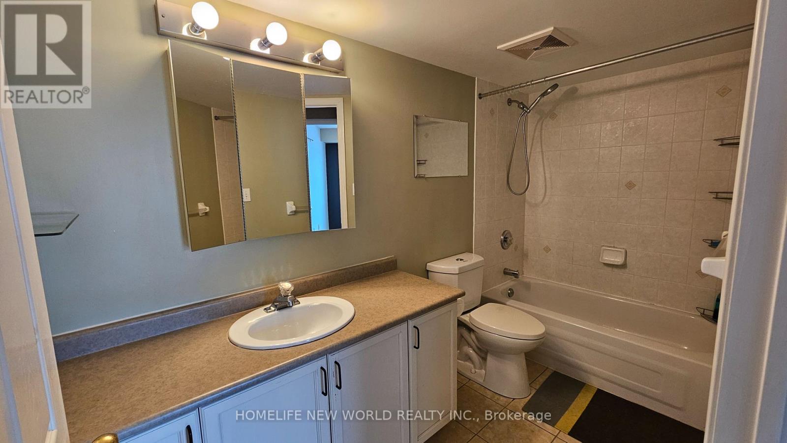 721 - 51 Baffin Court, Richmond Hill, Ontario  L4B 4P6 - Photo 10 - N12603520