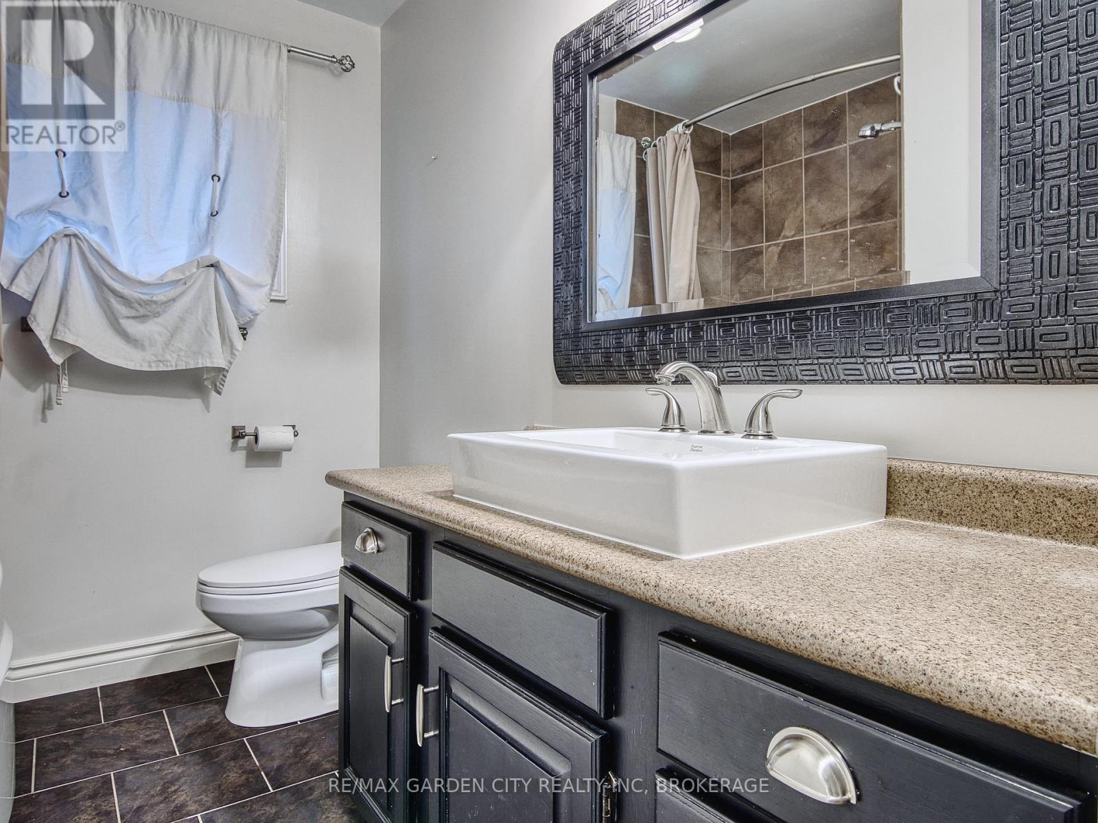 15 Black Friars Road, St. Catharines, Ontario  L2N 2M8 - Photo 16 - X12616292