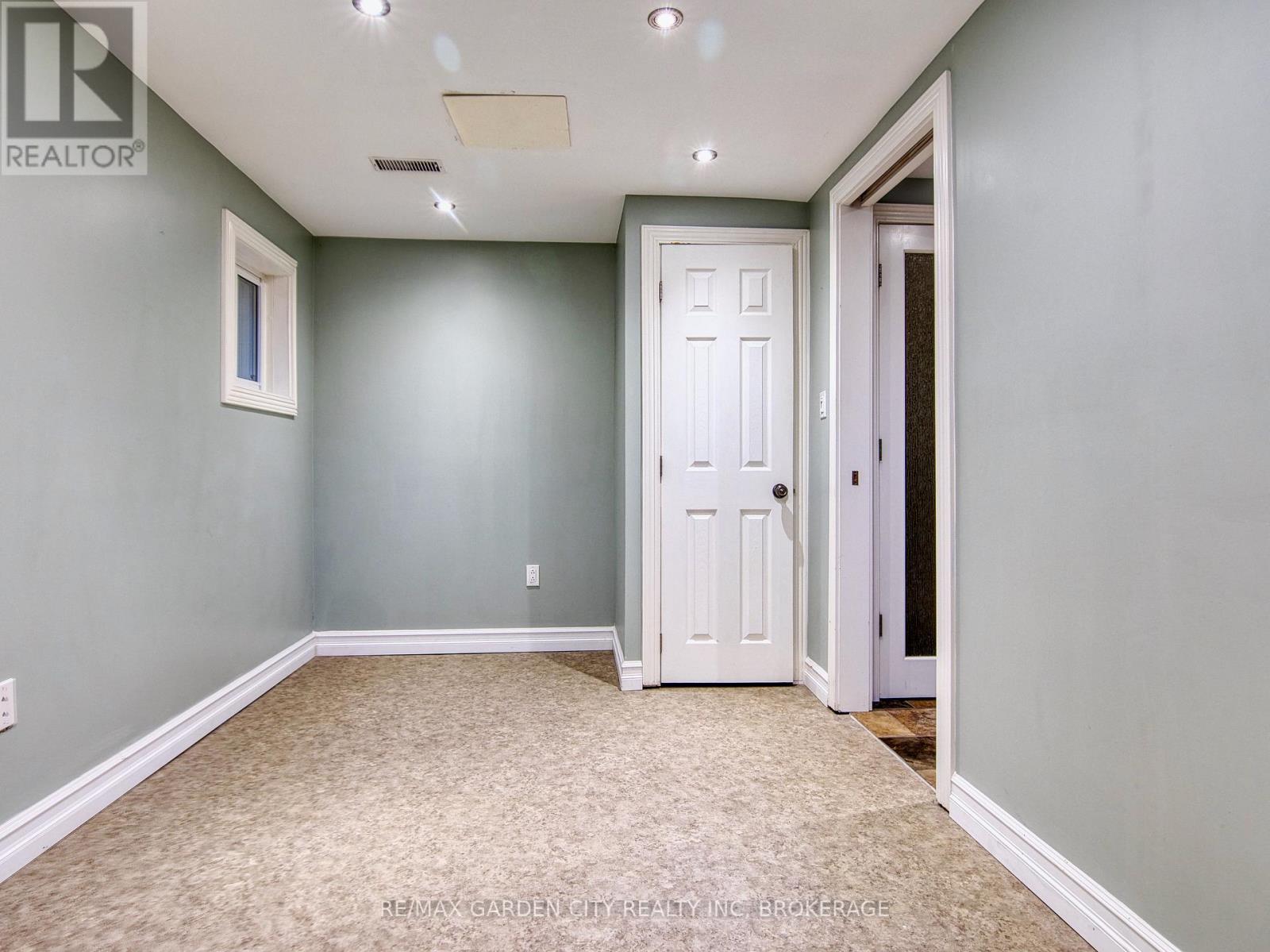 15 Black Friars Road, St. Catharines, Ontario  L2N 2M8 - Photo 23 - X12616292