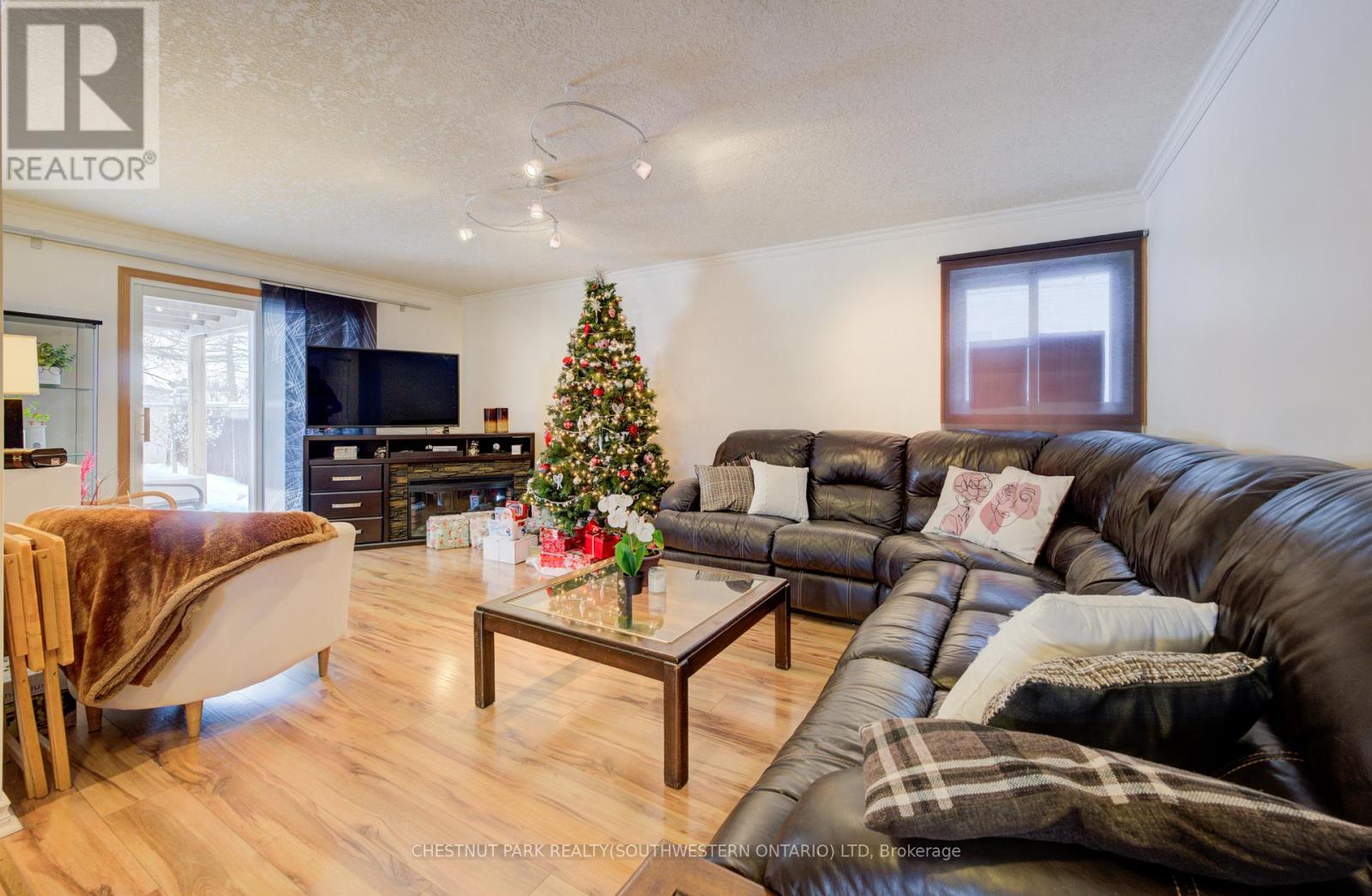 123 Kingswood Drive, Kitchener, Ontario  N2E 1B2 - Photo 4 - X12641006