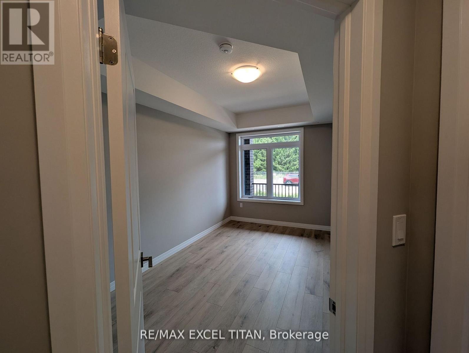 74 Thatcher Drive, Guelph, Ontario  N1L 1B3 - Photo 5 - X12641042