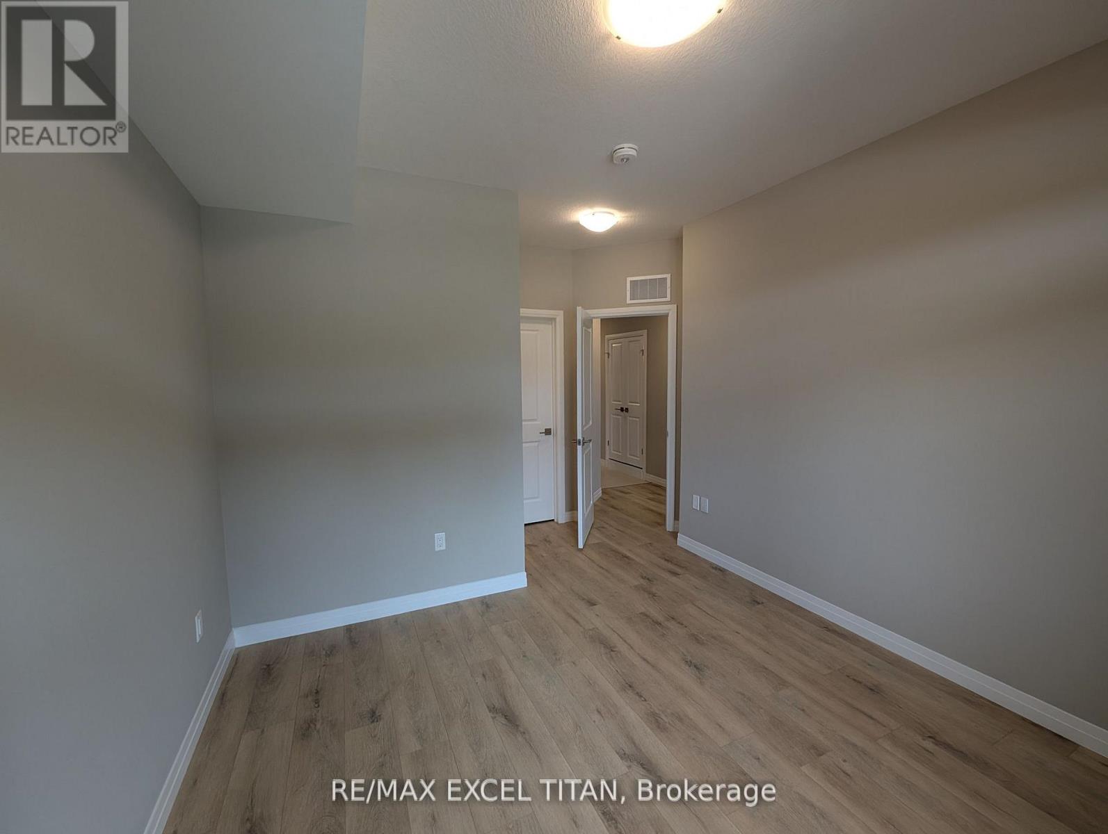 74 Thatcher Drive, Guelph, Ontario  N1L 1B3 - Photo 8 - X12641042