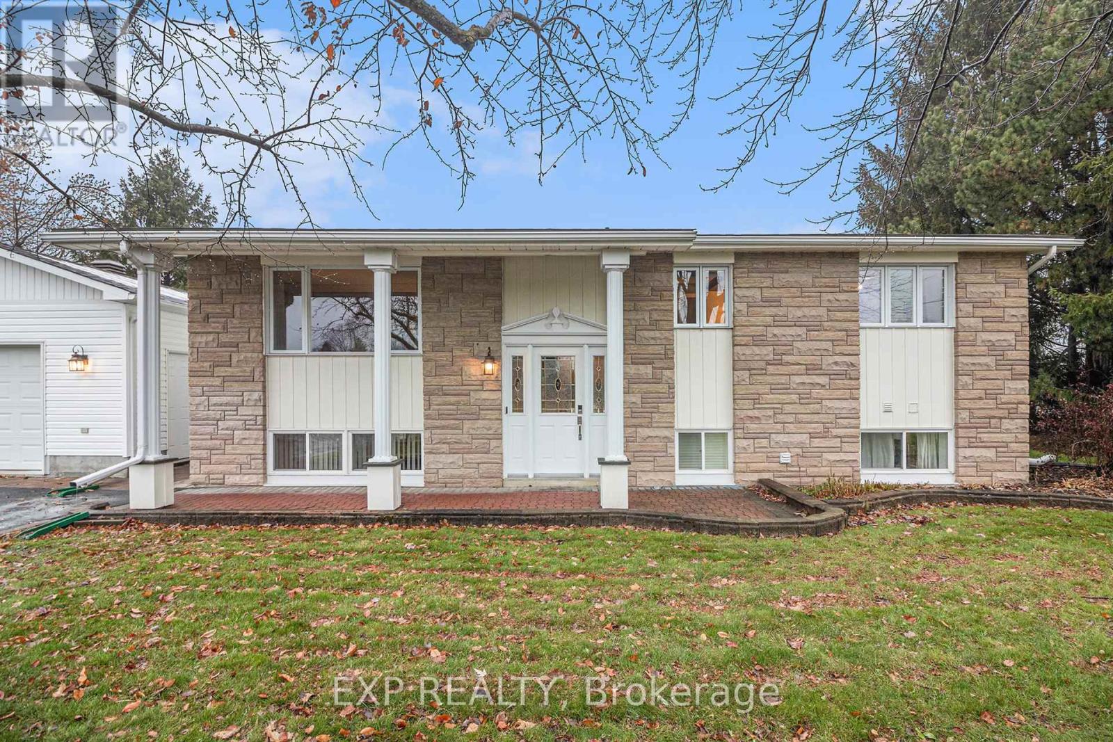 2 Castlebeau Street, Russell, Ontario  K0A 1W0 - Photo 2 - X12641174