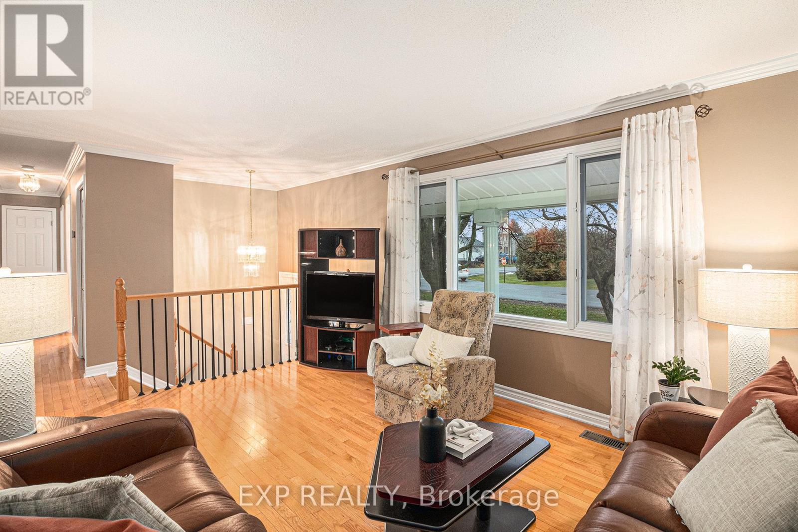2 Castlebeau Street, Russell, Ontario  K0A 1W0 - Photo 7 - X12641174