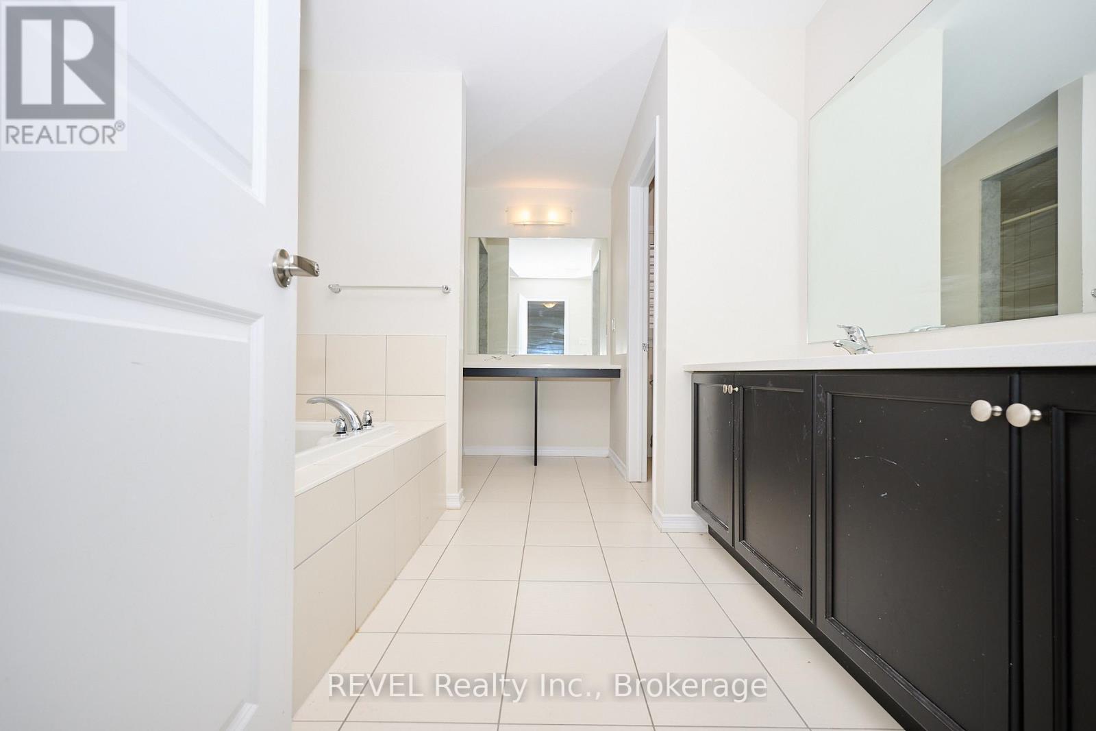 8787 Chickory Trail, Niagara Falls, Ontario  L2H 3S4 - Photo 31 - X12641152