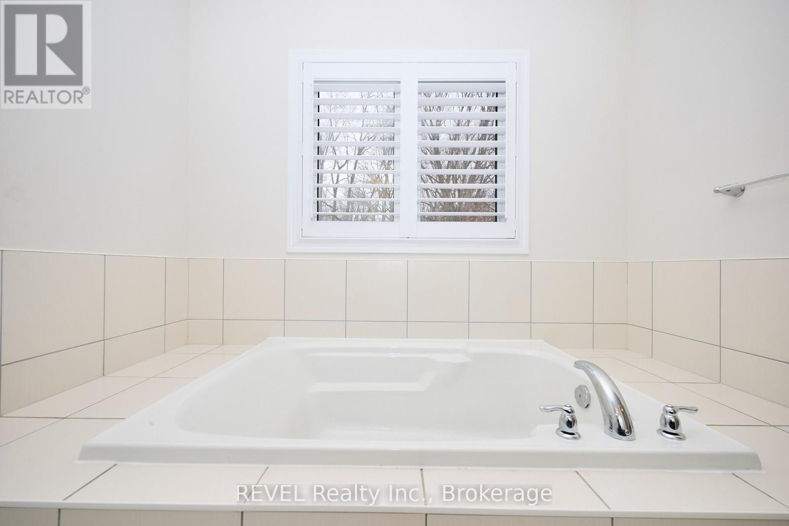 8787 Chickory Trail, Niagara Falls, Ontario  L2H 3S4 - Photo 32 - X12641152