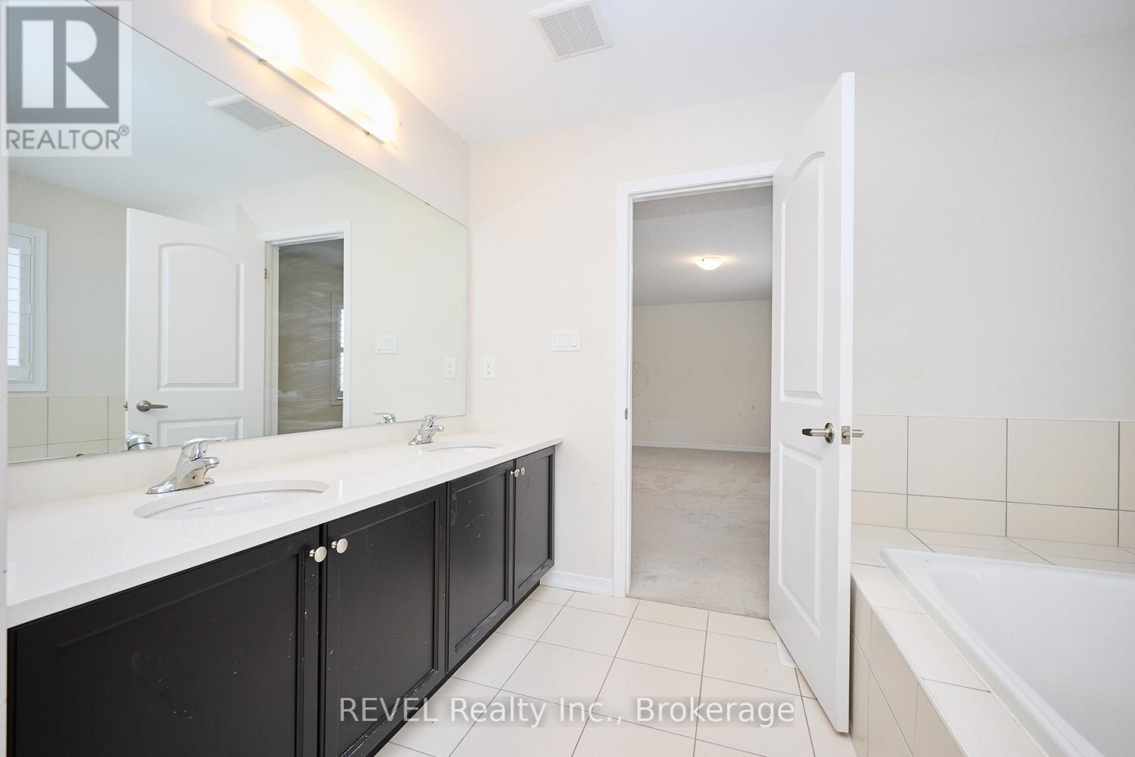 8787 Chickory Trail, Niagara Falls, Ontario  L2H 3S4 - Photo 34 - X12641152