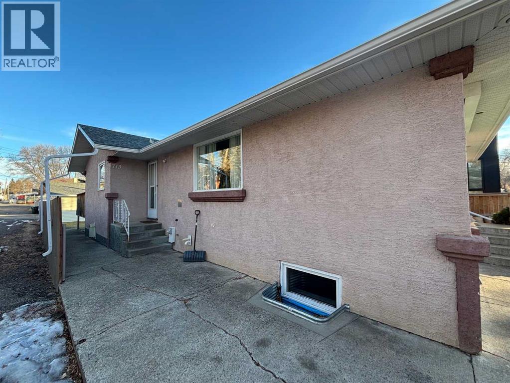 713 19 Street S, Lethbridge, Alberta  T1J 3G9 - Photo 3 - A2275644