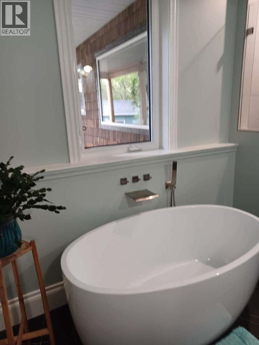 215 13th Avenue S, Cranbrook, British Columbia  V1C 2V7 - Photo 12 - 10371344