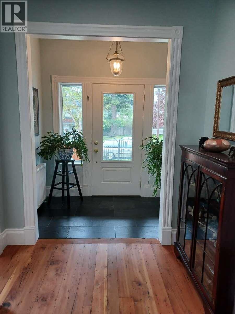 215 13th Avenue S, Cranbrook, British Columbia  V1C 2V7 - Photo 9 - 10371344