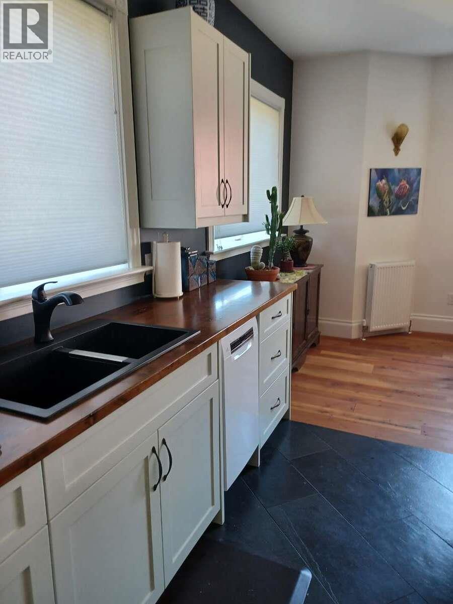 215 13th Avenue S, Cranbrook, British Columbia  V1C 2V7 - Photo 6 - 10371344