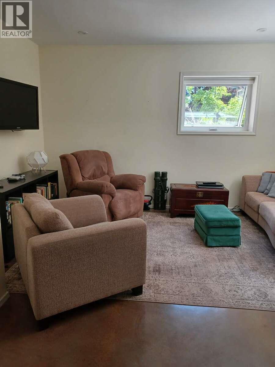 215 13th Avenue S, Cranbrook, British Columbia  V1C 2V7 - Photo 42 - 10371344