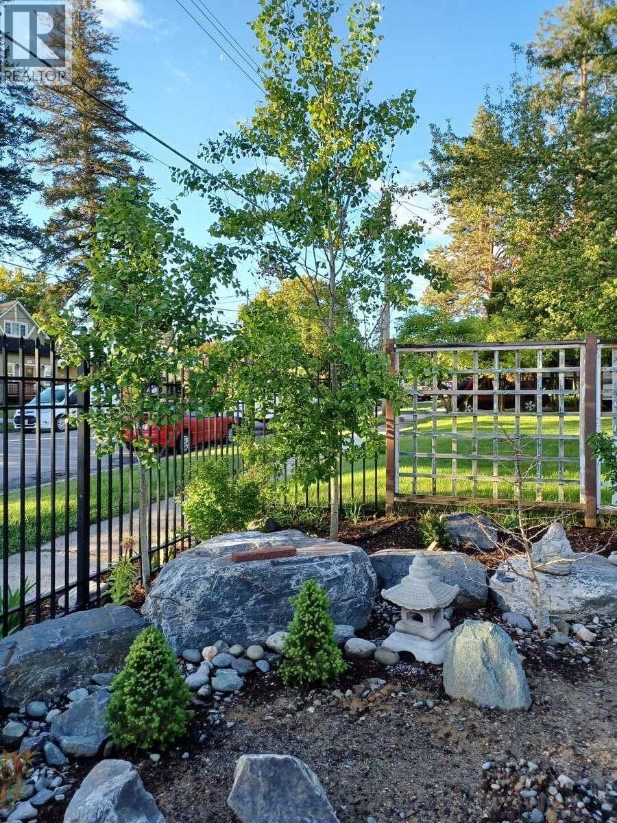 215 13th Avenue S, Cranbrook, British Columbia  V1C 2V7 - Photo 23 - 10371344