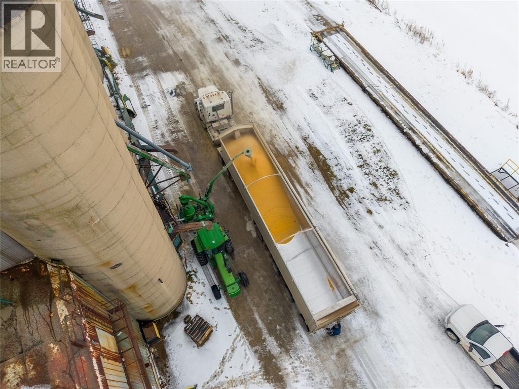 6517 James Street, Brooke-Alvinston, Ontario  N0N 1K0 - Photo 3 - 25031815