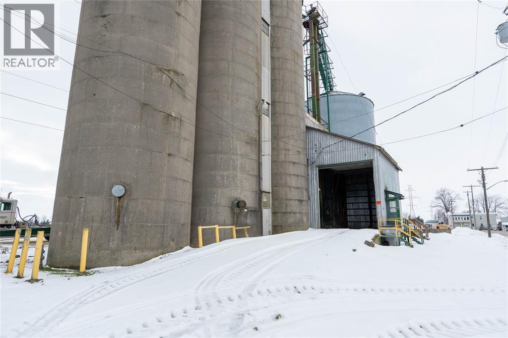 6517 James Street, Brooke-Alvinston, Ontario  N0N 1K0 - Photo 4 - 25031815