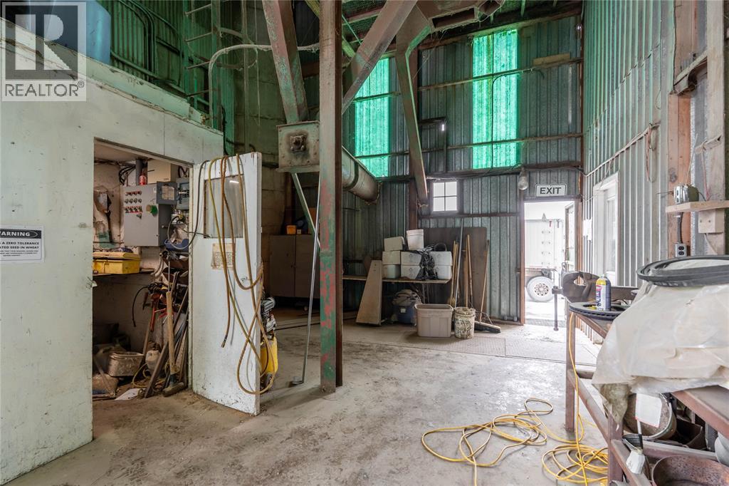 6517 James Street, Brooke-Alvinston, Ontario  N0N 1K0 - Photo 8 - 25031815