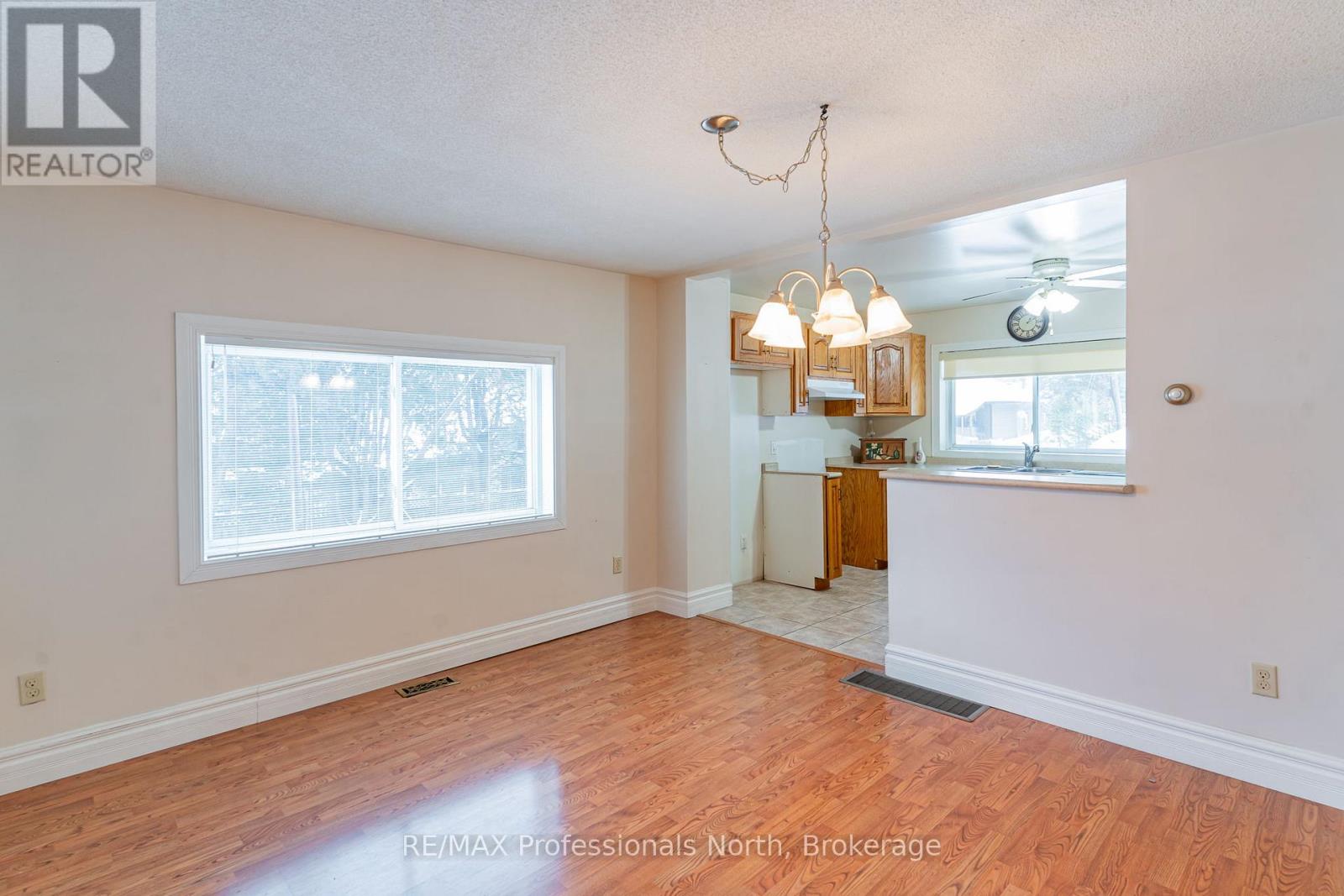 646 Mountain Street, Dysart Et Al, Ontario  K0M 1S0 - Photo 12 - X12555136