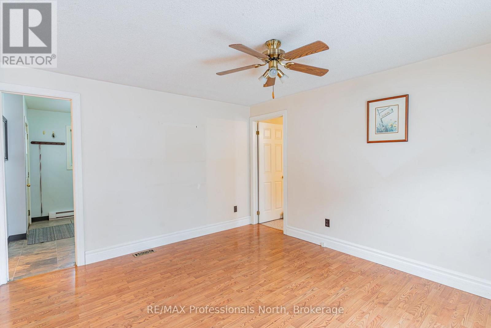 646 Mountain Street, Dysart Et Al, Ontario  K0M 1S0 - Photo 14 - X12555136