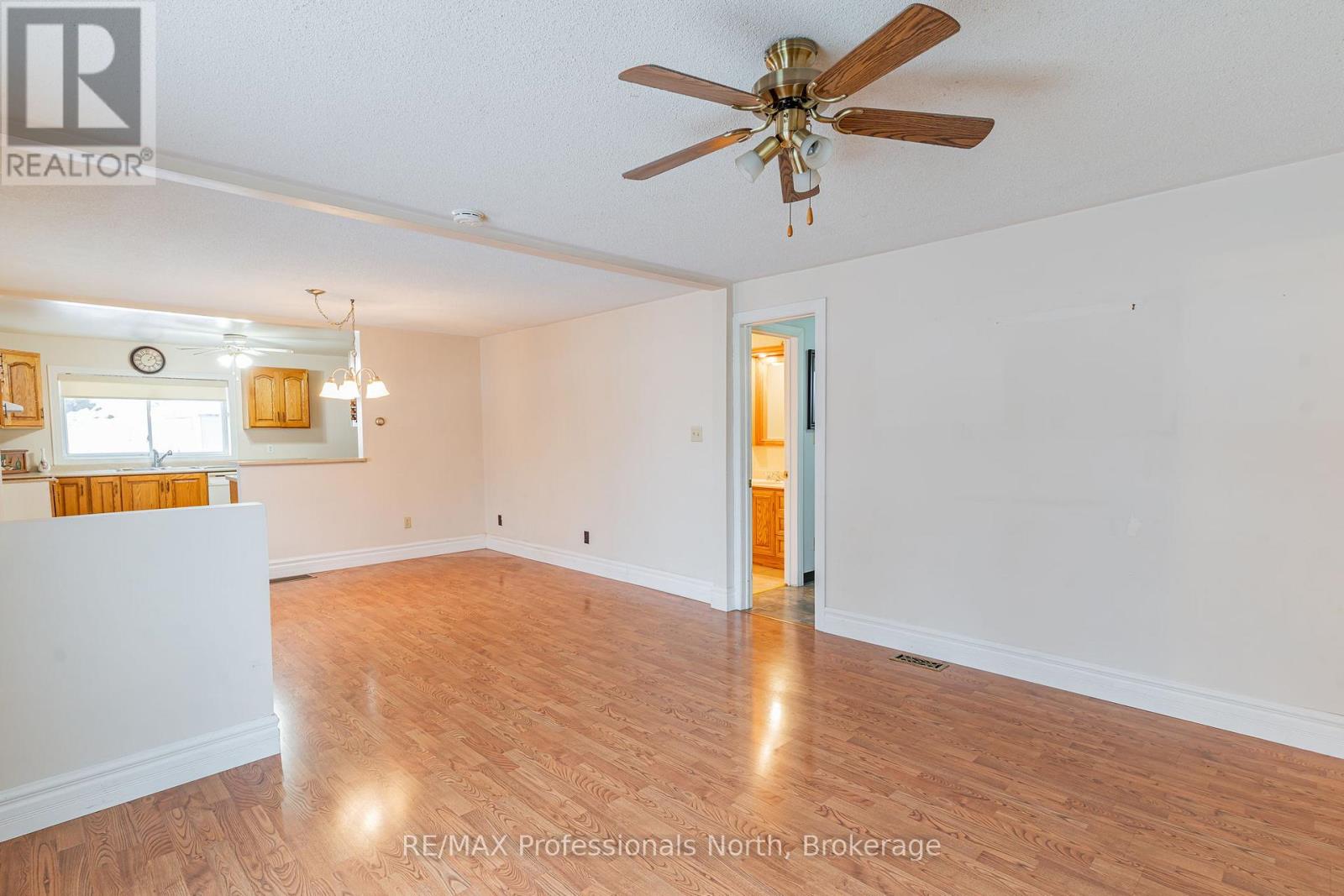 646 Mountain Street, Dysart Et Al, Ontario  K0M 1S0 - Photo 15 - X12555136