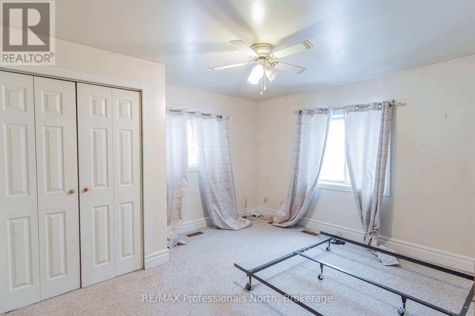 646 Mountain Street, Dysart Et Al, Ontario  K0M 1S0 - Photo 17 - X12555136