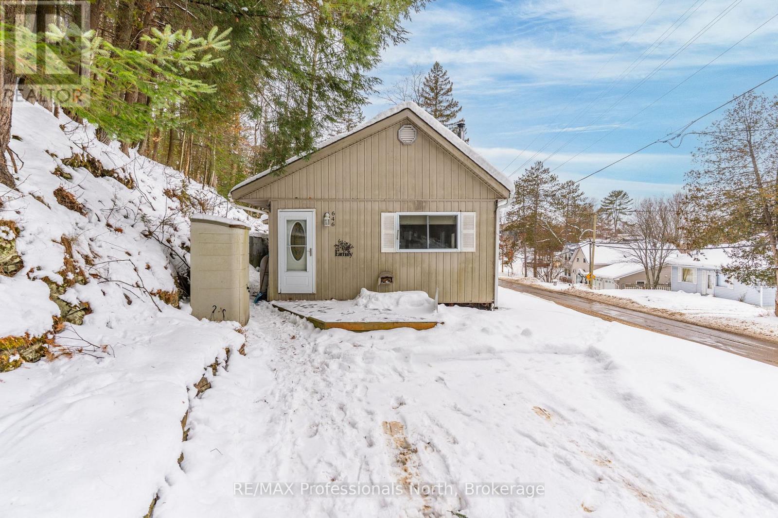 646 Mountain Street, Dysart Et Al, Ontario  K0M 1S0 - Photo 2 - X12555136