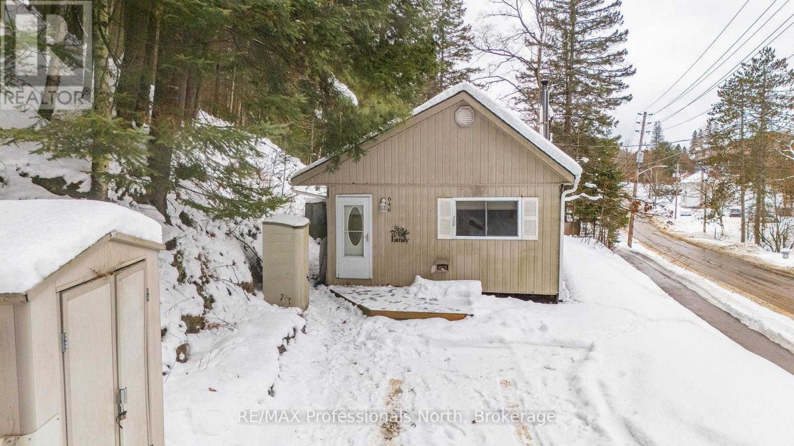 646 Mountain Street, Dysart Et Al, Ontario  K0M 1S0 - Photo 27 - X12555136