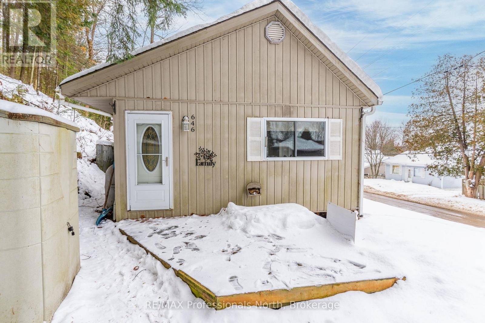 646 Mountain Street, Dysart Et Al, Ontario  K0M 1S0 - Photo 3 - X12555136