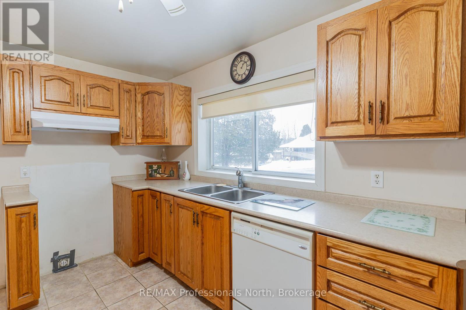 646 Mountain Street, Dysart Et Al, Ontario  K0M 1S0 - Photo 8 - X12555136