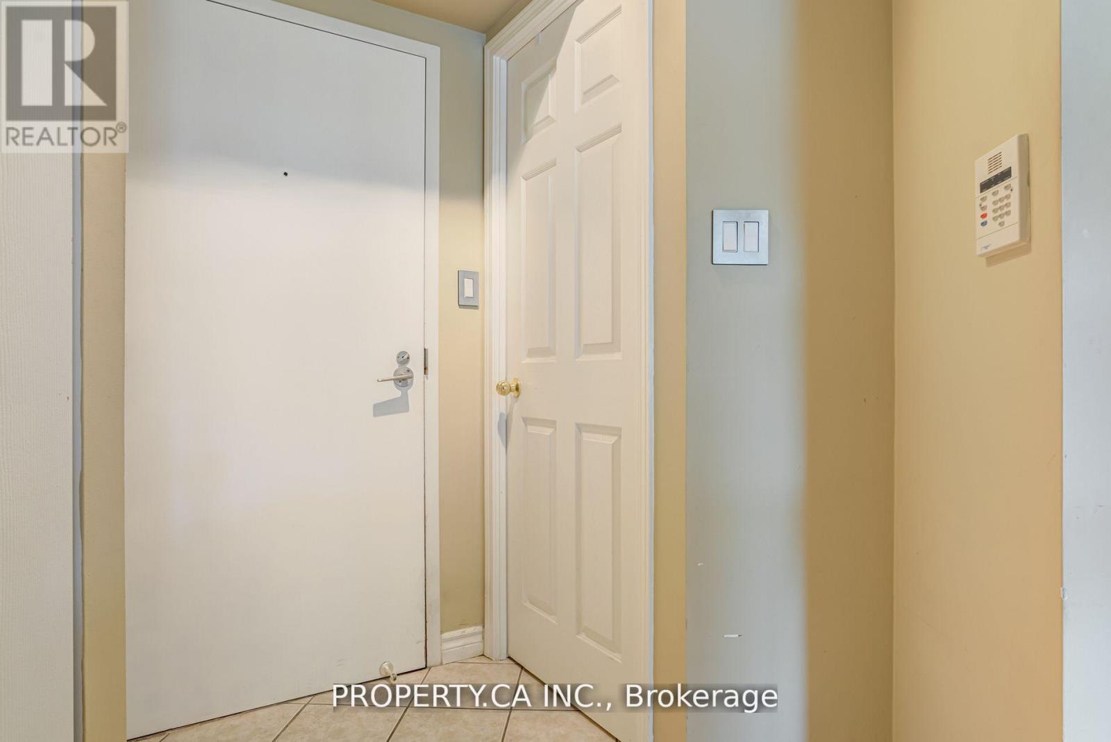 1503 - 7 Lorraine Drive, Toronto, Ontario  M2N 7H2 - Photo 3 - C12641218